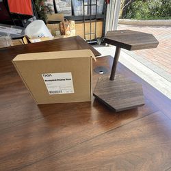 Countertop display shelves x2