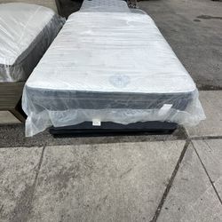Queen Mattress And Box spring 