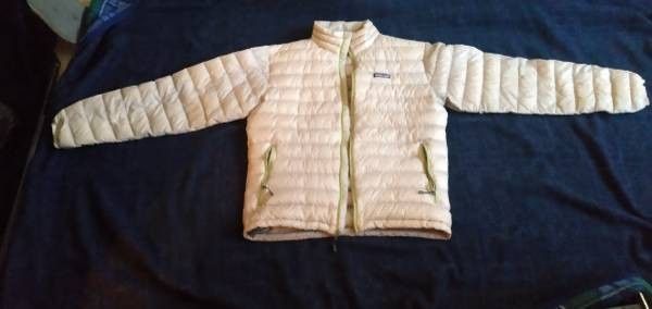 Patagonia special edition down sweater jacket 900 fill
This is a limited edition with 900 fill down feathers