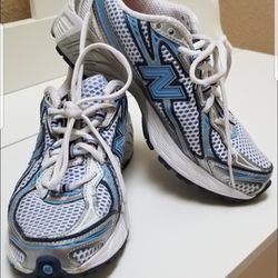 Running Shoes.   Size 6.5 Like new Condition. 
