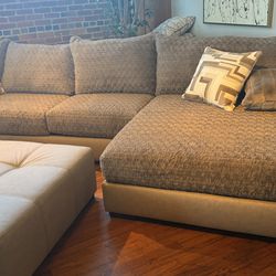 New 4 pc sectional sofa ,ottoman , pillows by Albany furniture