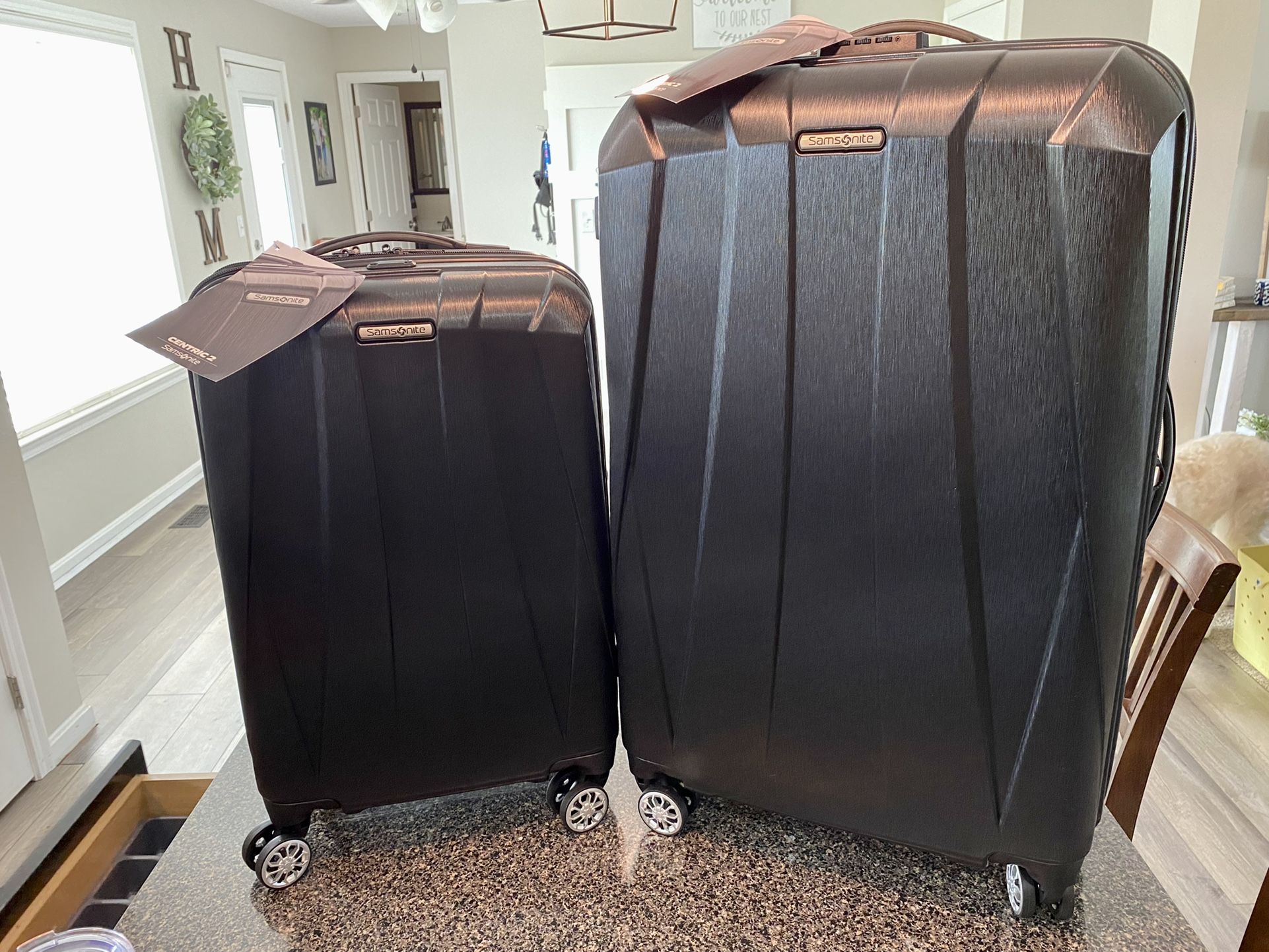 Brand New: Samsonite Hardside Expandable Luggage Suit Case - 2 Piece - Black
