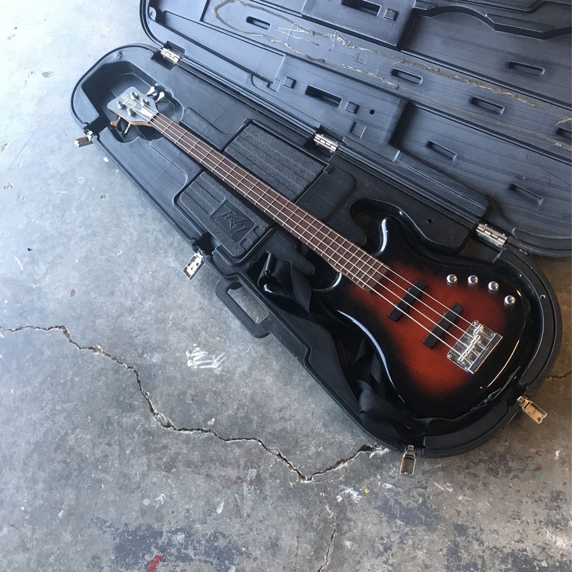 FIXABLE Bass (With Case)