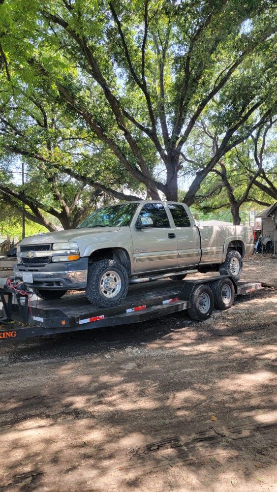 Chevrolet Silverado HD2500  For Parts 