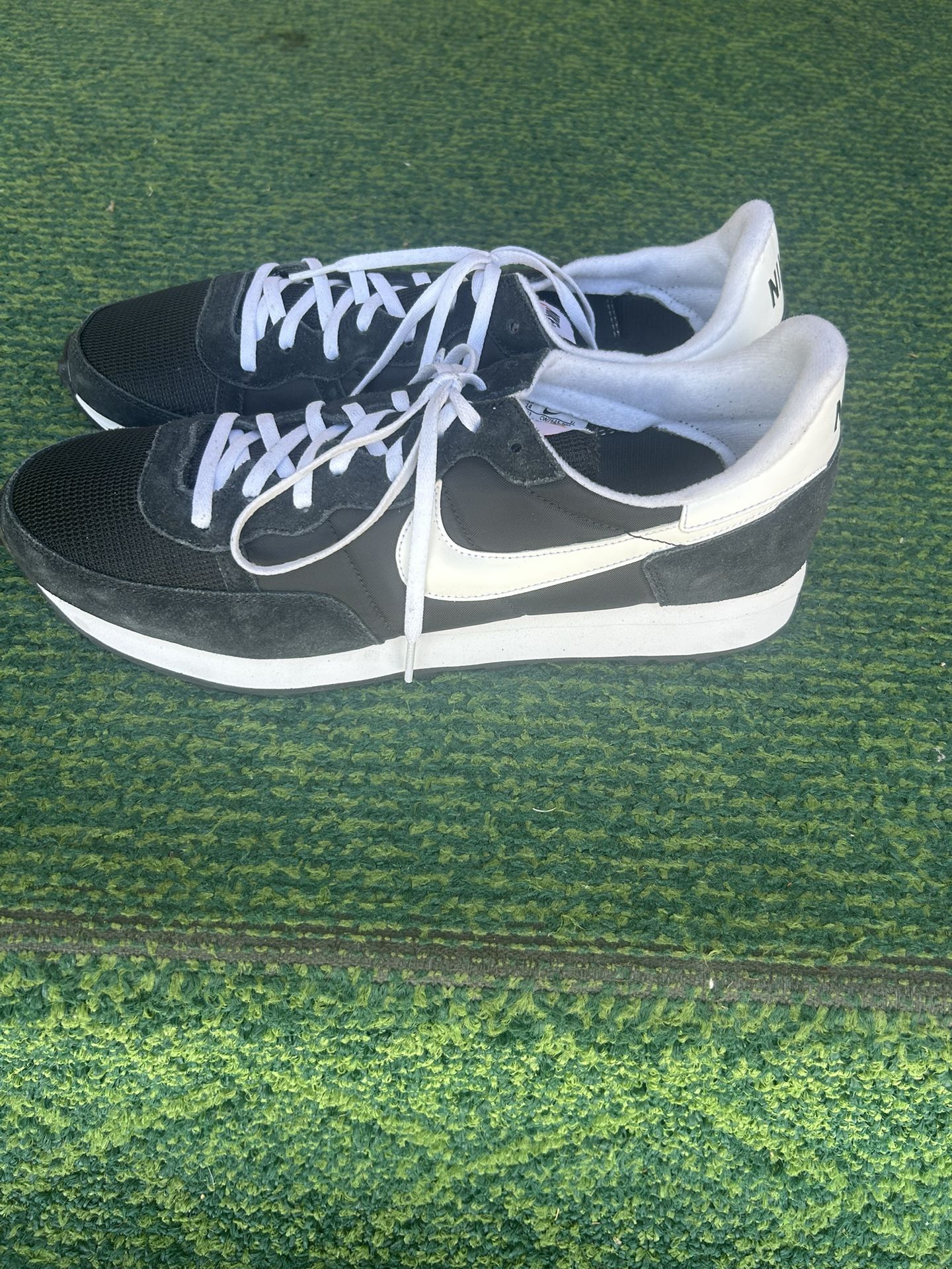 Nike Men’s Size 14 , Black & White