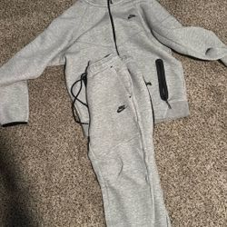Men’s Large Nike Tech 