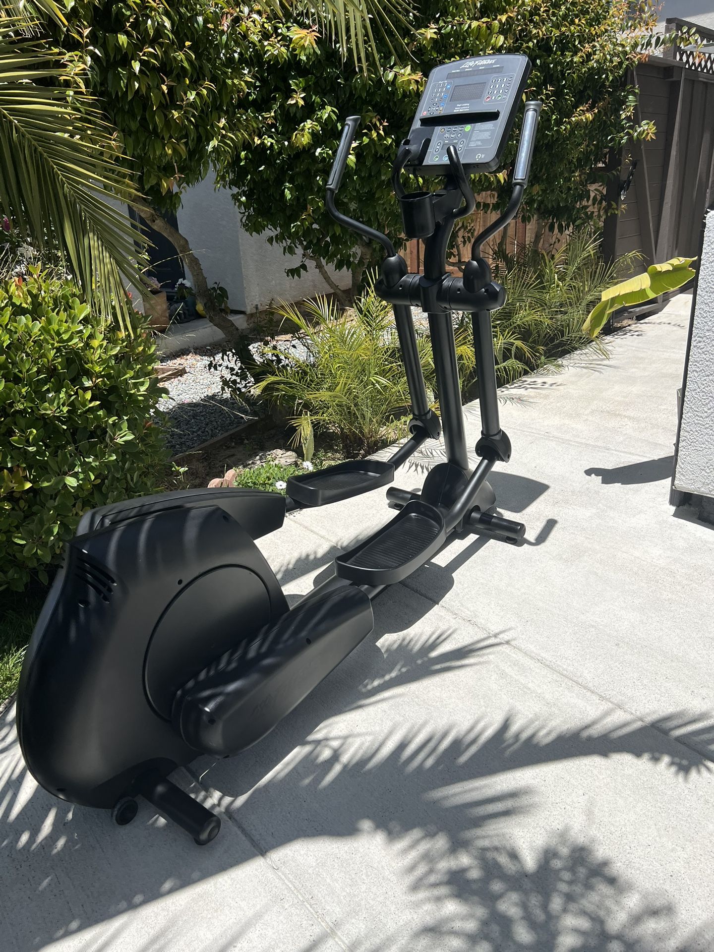 Life Fitness Integrity Elliptical COMMERCIAL GRADE