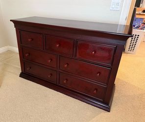 Beautiful 7 Drawer Dresser