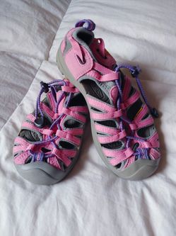 BRAND NEW! Keen Shoes. Size 2 Child