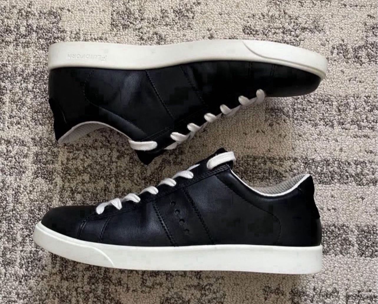 ECCO Street Lite Retro Sneaker (Womens, Black) Size 10