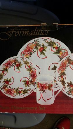 New 16 pc dinnerware set