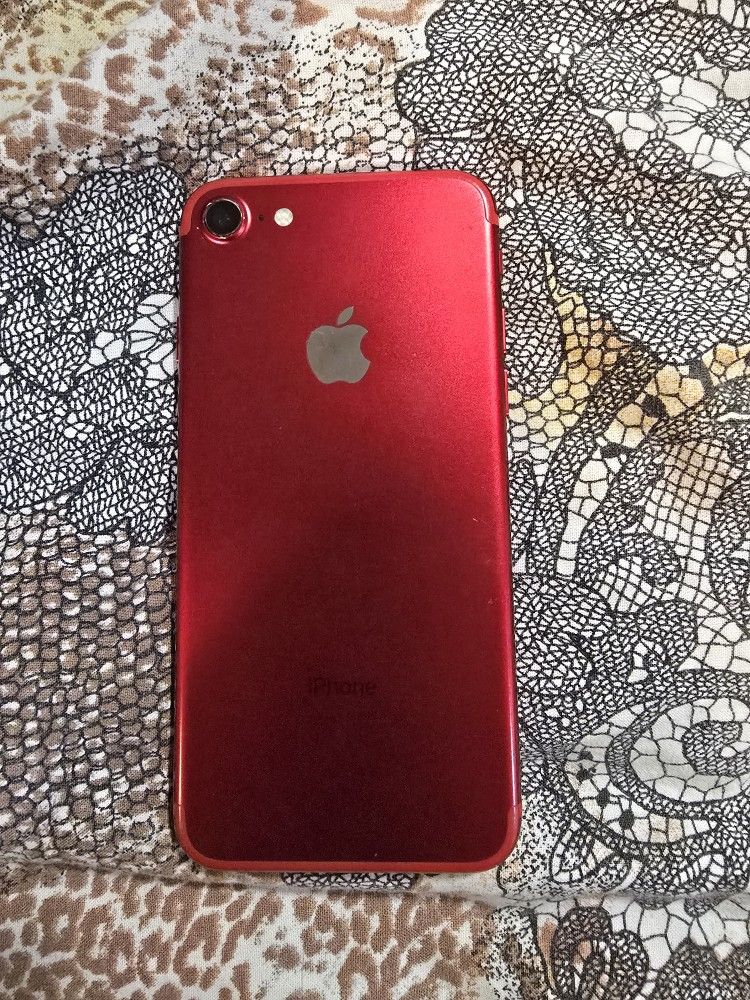 Urgent Moving Sale Apple IPHONE 7 .