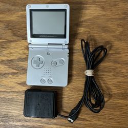 Nintendo Gameboy Advance SP AGS-001 console video system Platinum Silver GBA game boy Handheld