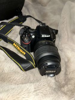Nikon D5200 DSLR camera
