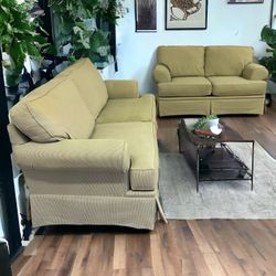 Broyhill Couch And Loveseat Sofa Set **All NYC Delivery **