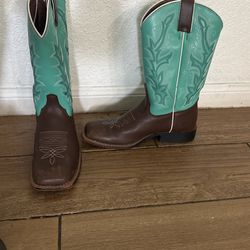 youth western boots size 2.5