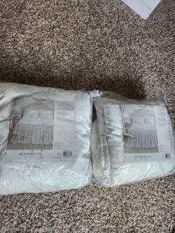 2 Twin Bedspreads w Sham