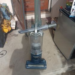 !! Vacuum Shark Works Good 