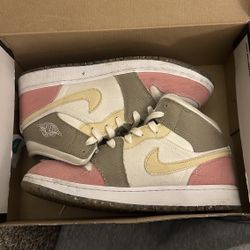 Air Jordan 1 Mid SE (GS)
