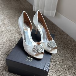 Gorgeous White Satin Badgley Mischka Shoes 