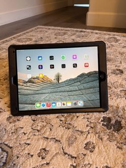 Apple iPad Pro 12.9" (1st Gen) 128GB Wi-Fi - Silver Bundle w/ OtterBox Case & Screen Protector