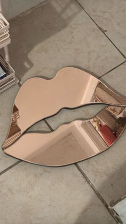 Lips Mirror