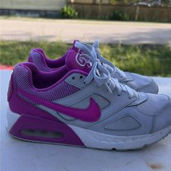Nike Air Max Ivo Sz 5Y .
