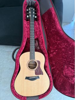 Taylot Guitar for sale almost New