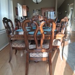 Large Dinning Set