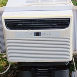 Frigidaire 10kbtu Window AC Unit. Clean And Cold