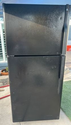 GE Refrigerator Great Condition With Ice maker