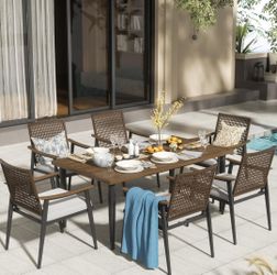 Set of 4 patio chairs.