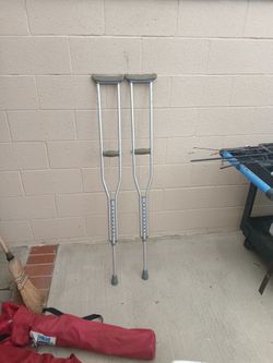 Crutches working condition heal walk
