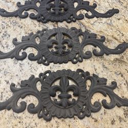 18 inch iron medallion $5 each