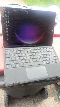 Surface Pro 3 i7 8GB RAM 512 SSD Cracked Screen With Keyboard