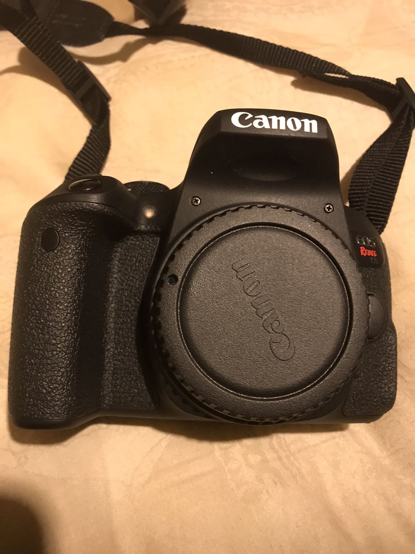 Canon EOS Rebel T7i