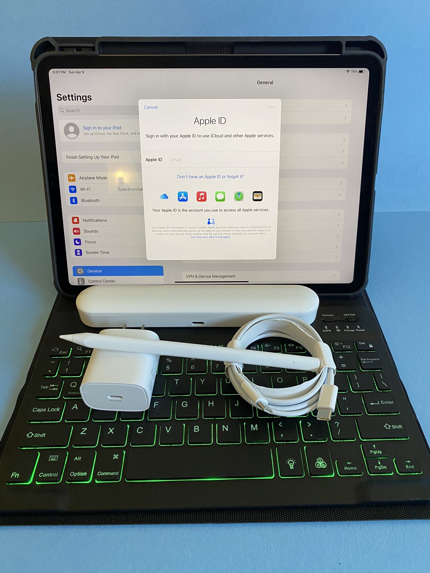 128GB Apple IPad Pro 11” 3rd Generation (2021 model / M1 chip