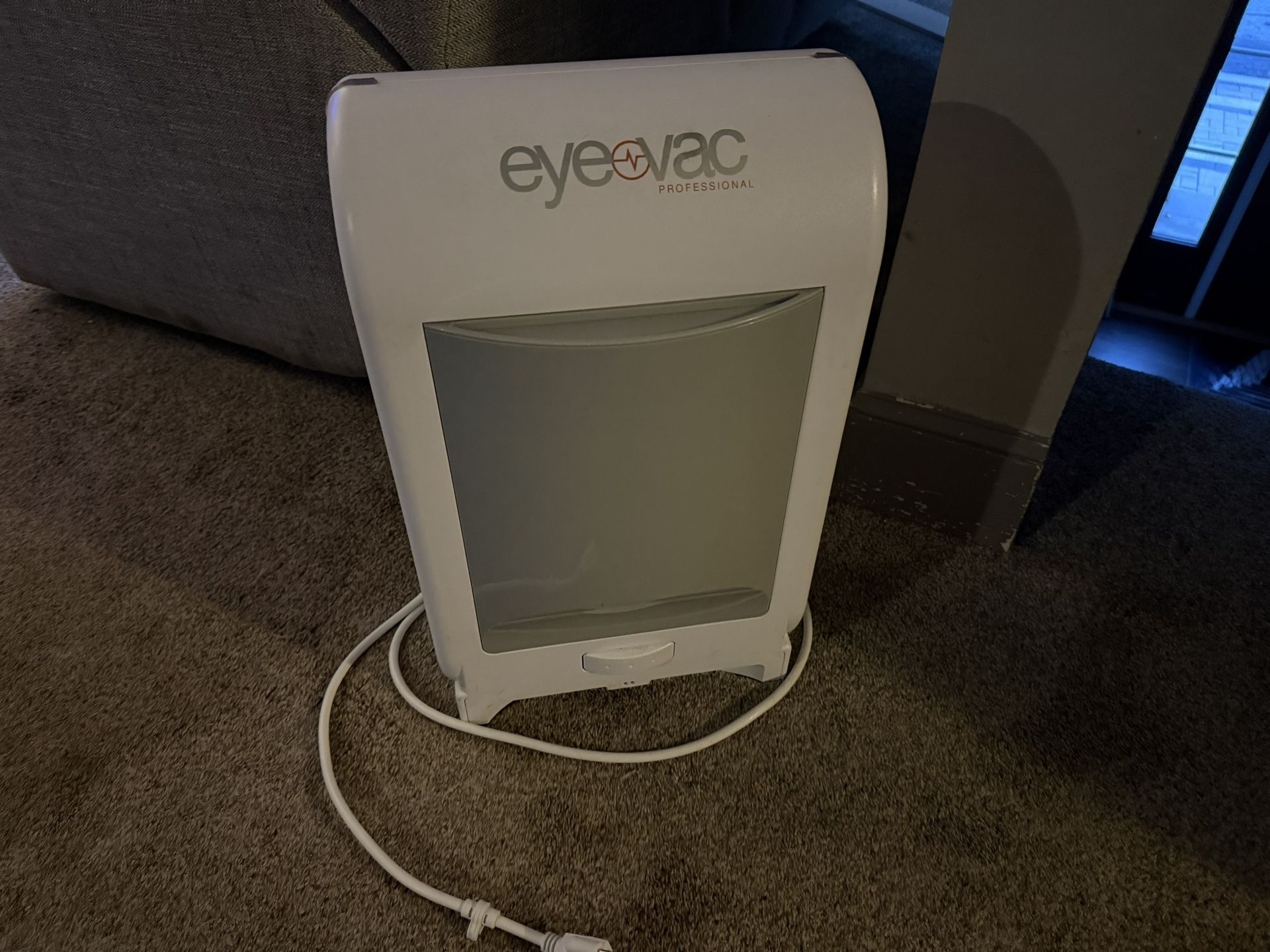 Eye Vac Professional Stationary Vacuum