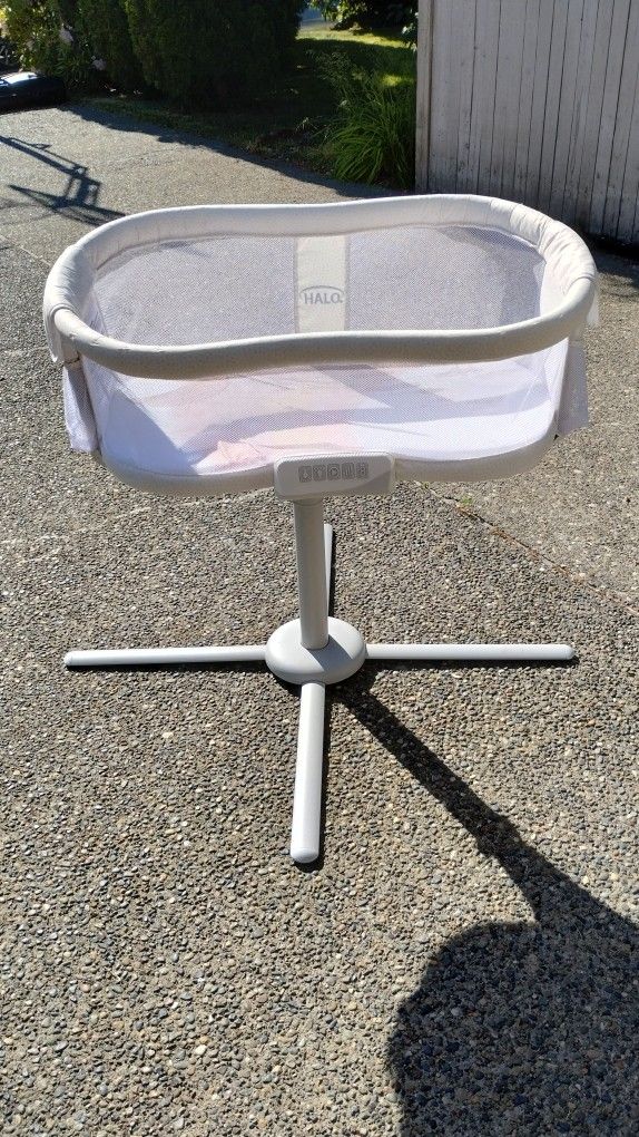 HALO BASSINEST PREMIERE SERIES VIBRATING for Sale in Bothell