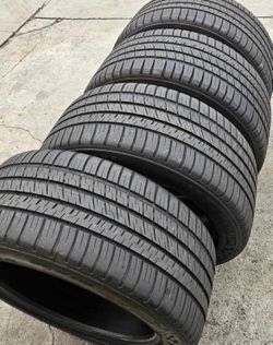 255/45/19 Michelin set de llantas usadas en buenas condiciones las 4