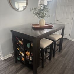 Dining Room Table w/ Chairs 