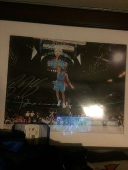 Signed Dwight Howard picture with frame