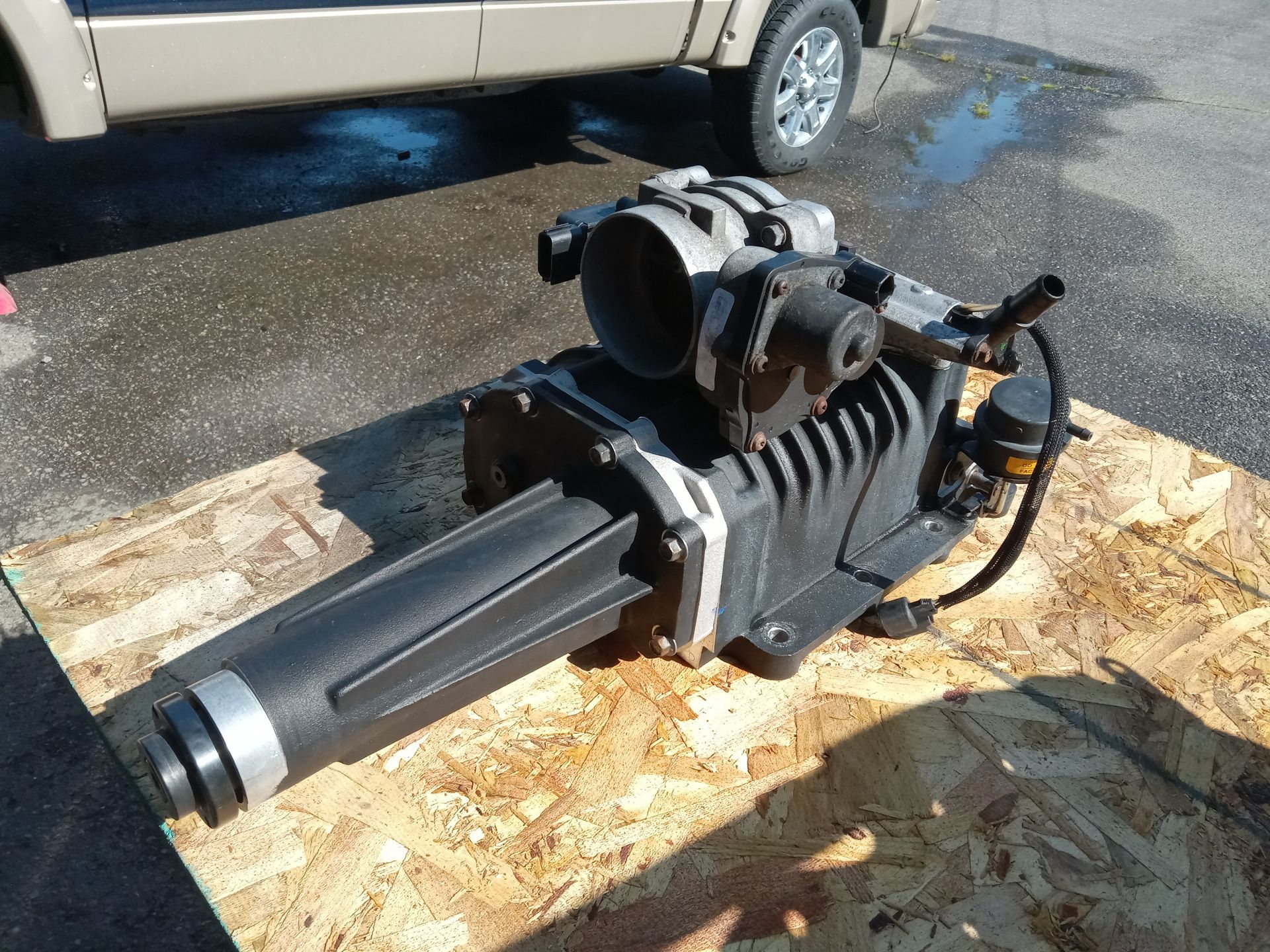 F 150 2006. Brand new Super Charger, Roush Computer ( Used But In Very Good Condition)