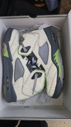 Jordan 5 "Green Bean". Men Size 10/ womens 12