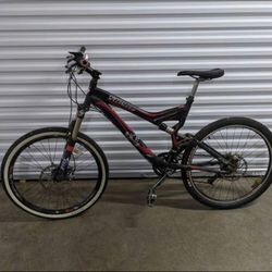 2010 Specialized Stumpjumper Comp FSR M5 MTB LG size 26" Bike