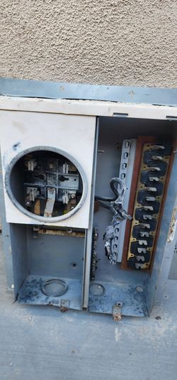 100 AMP FLUSH MOUNT SERVICE PANEL + BREAKERS