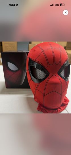 Spider-Man Wearable Mask with Moving Eyes