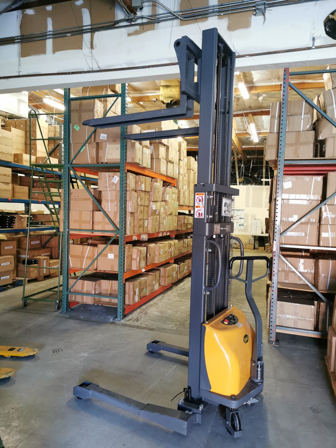 Semi Electric Forklift lift straddle stacker