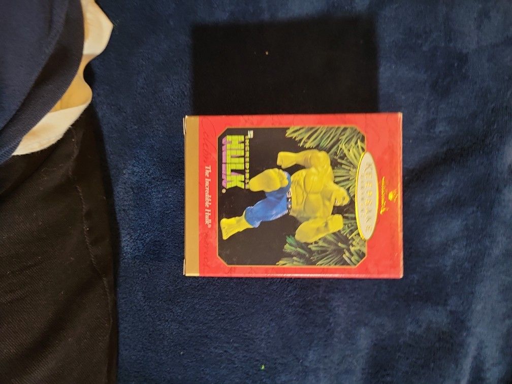 1997 Hallmark Keepsake Ornament featuring the Marvel Comics character, The Incredible Hulk. 