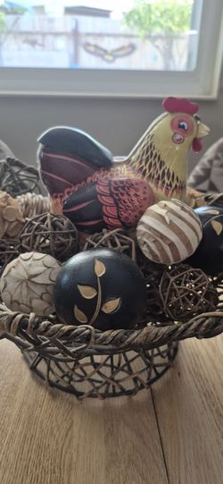 Vintage Hen Laying Eggs Battery Operated Retro Tin Toy
